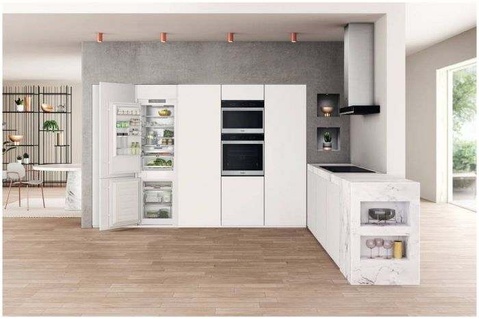 Холодильник Whirlpool WHC 18 T 573