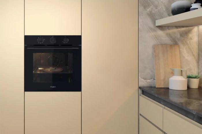 Духова шафа Whirlpool OMK 38 HU0B